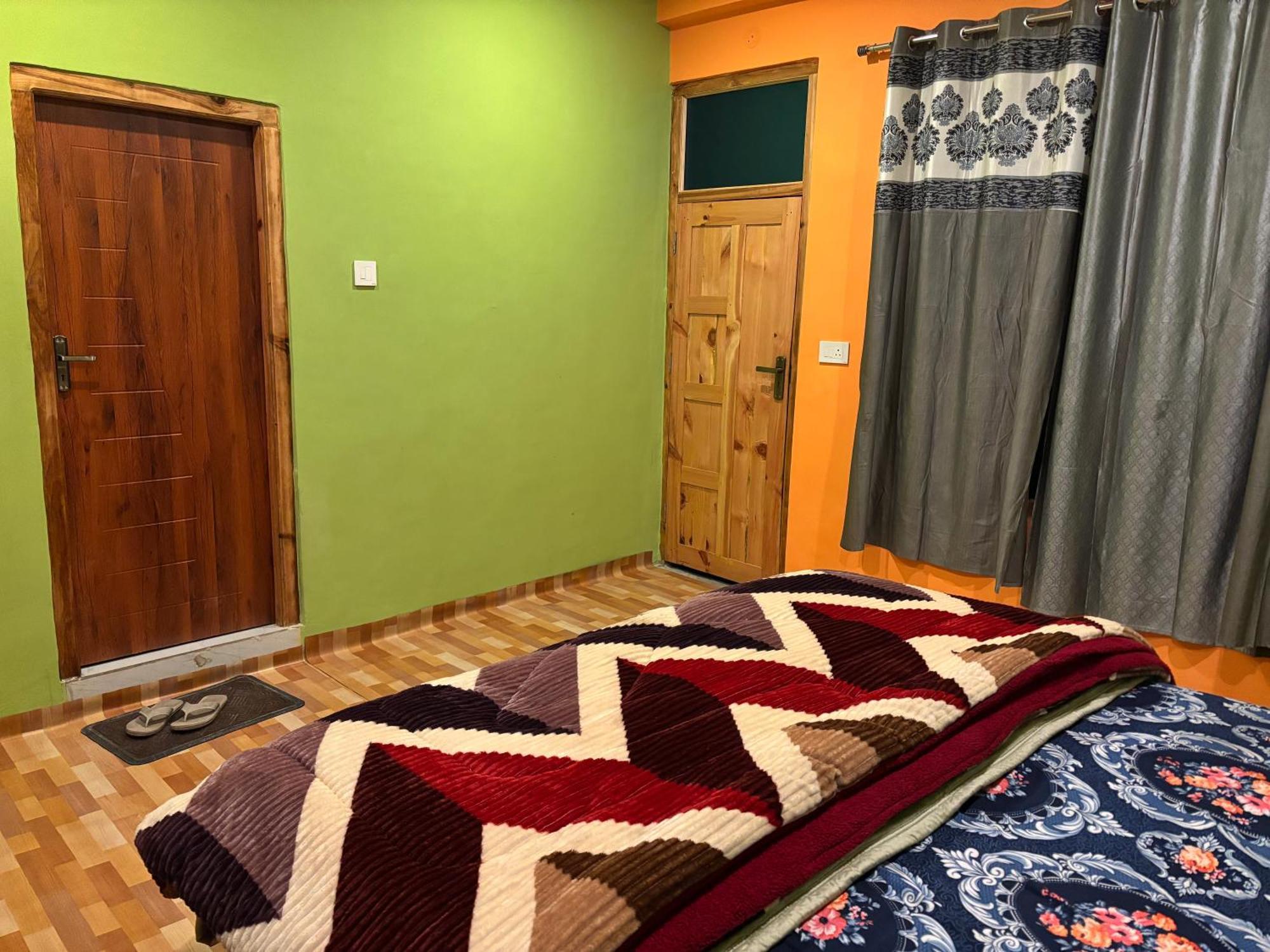 Shalom Guesthouse And Cafe Kalgha Exterior photo