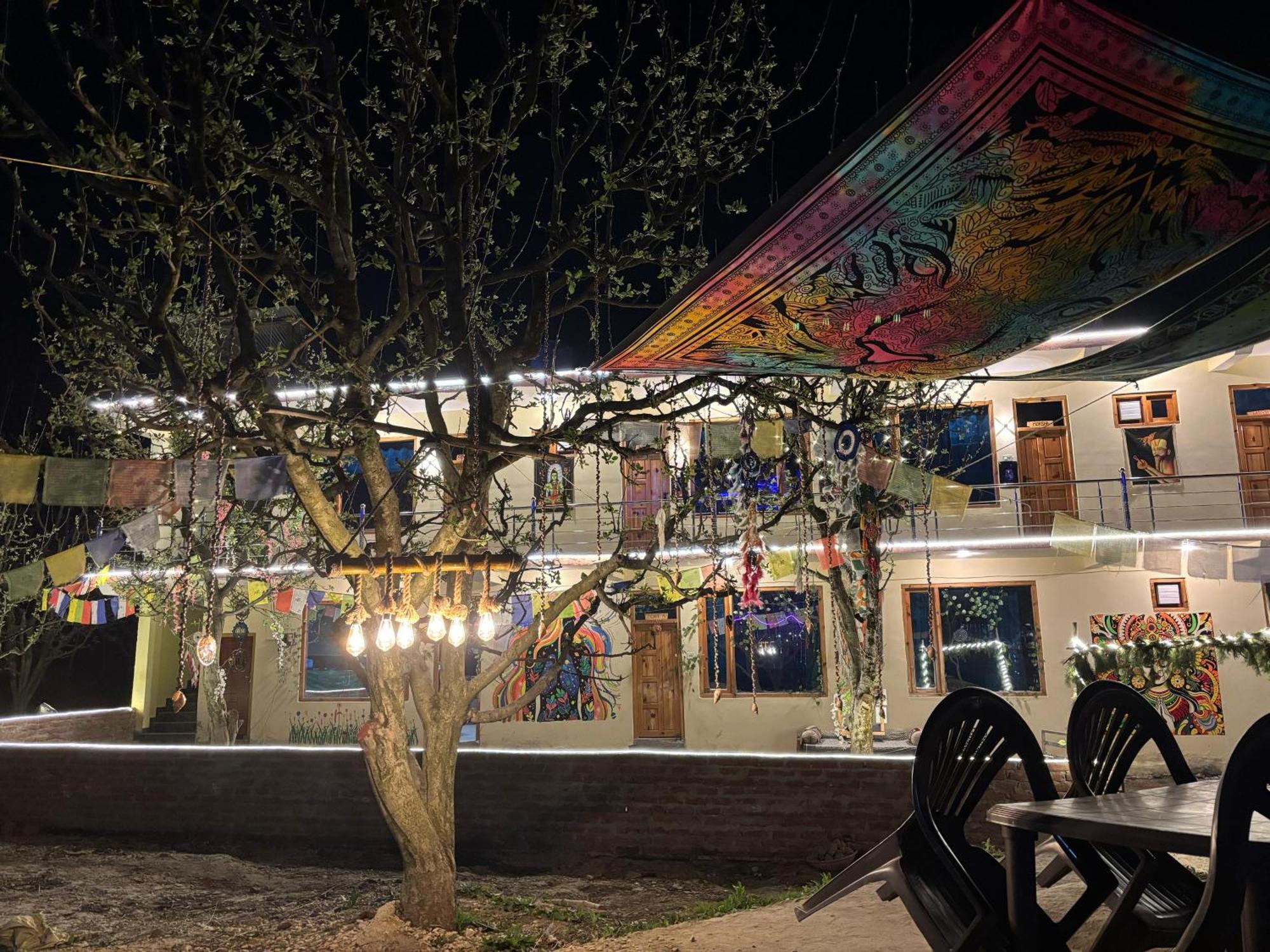 Shalom Guesthouse And Cafe Kalgha Exterior photo